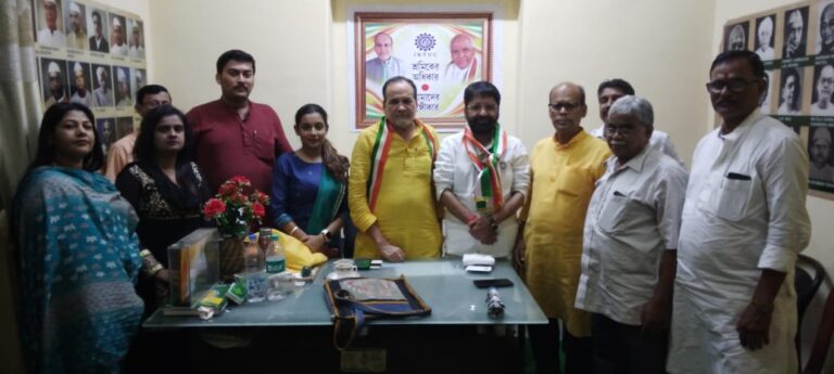 Read more about the article Shri C. P. Singh, President of INTUC Bihar Branch & National Vice-president of INTUC visited today at the headquarter of INTUC West Bengal