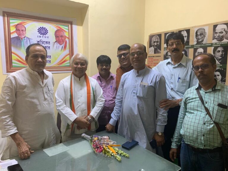 Read more about the article Shri Rakeshwar Pandey, President of INTUC Jharkhand State Branch visited today at State Headquarter of INTUC-WB