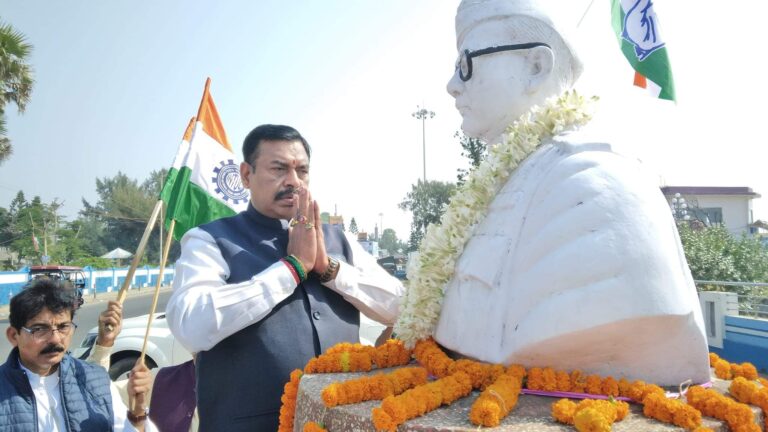 Read more about the article Shri Sanjay Kumar Singh & Md Qamruzzaman Qamar Garlanded one by one with a colourful rally to the statue of Pandit Jawaharlal Nehru at Digha Nehru Market, statue of Netaji Subhash Chandra Bose adjacent to Old Digha Seabeach