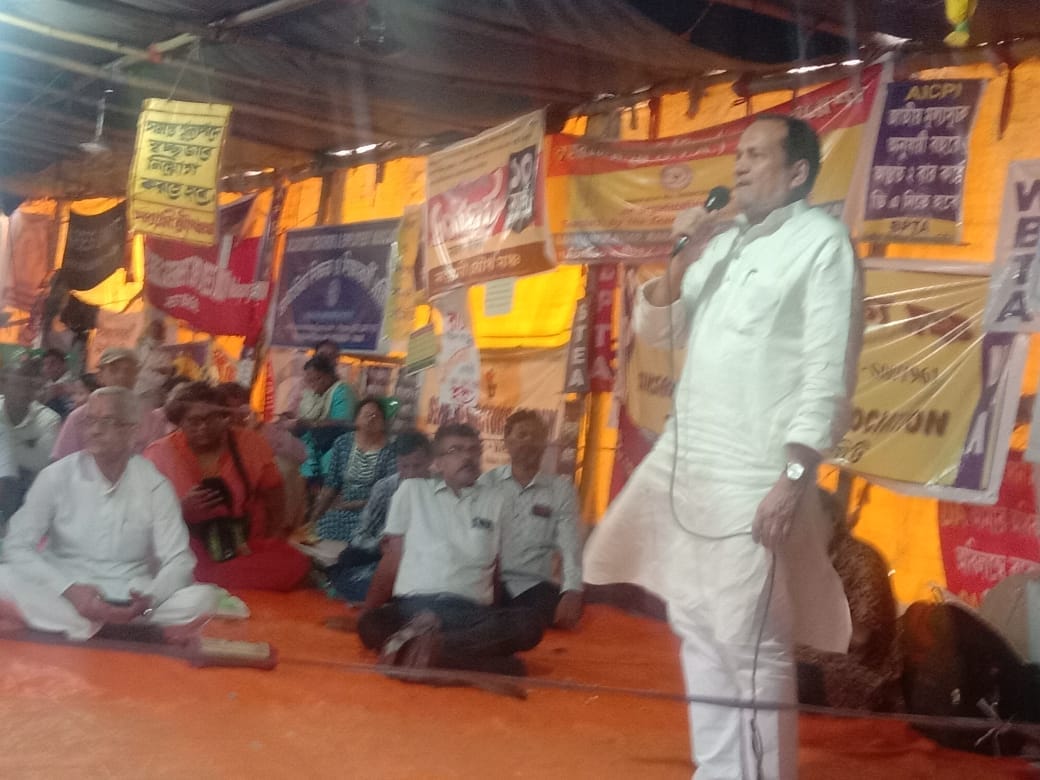 You are currently viewing The Meeting of the office bearers, working committee members and permanent invitees of INTUC West Bengal Branch was held today (09.03.2023) at State office of INTUC under the Presidentship of Md Qamruzzaman Qamar where Prof. Pradip Bhattacharya (MP) was present