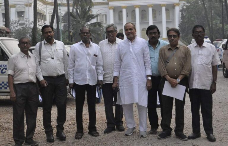 Read more about the article A delegation from State branches of All Central Trade Unions under the leadership of M Qamruzzaman Qamar, the President, INTUC WB Branch met with the Honourable Governor of West Bengal at Rajbhavan