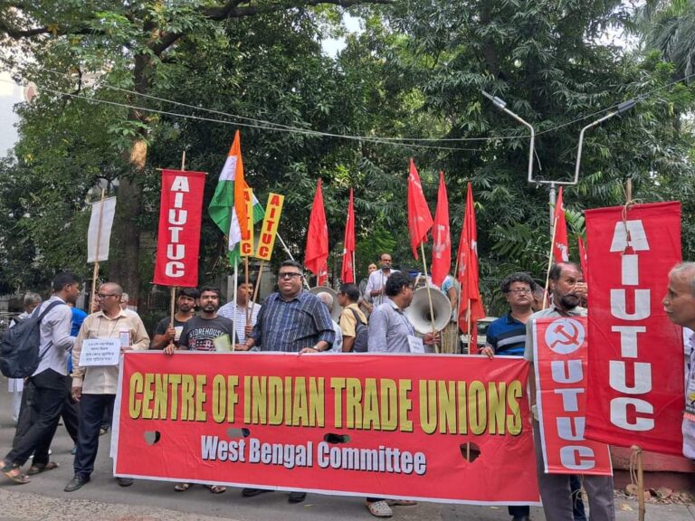 Read more about the article As per the decision taken by the Samyukta Kissan Morcha, “Black Day” has been observed today by the ‘Joint Forum of Trade Unions’ to protest against the four Anti-Labour Codes